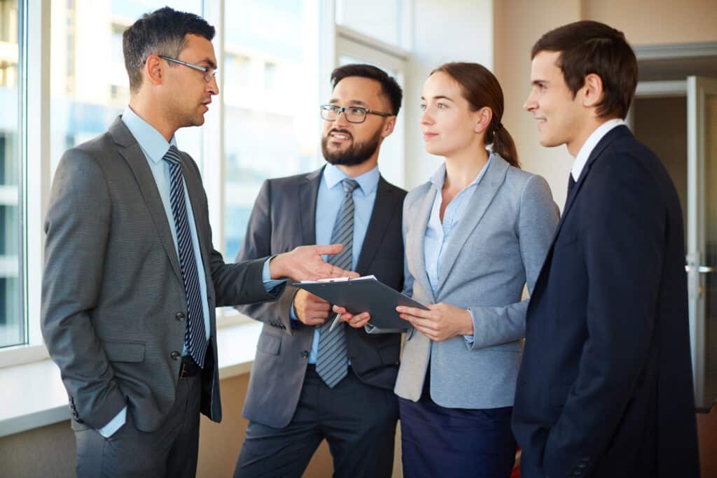 leader talking leadership-corporate training hrdc-claimable program